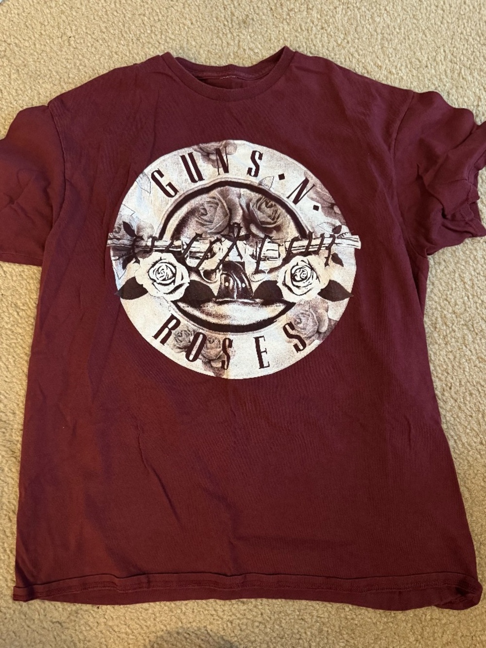 Maroon Guns N' Roses shirt size LG